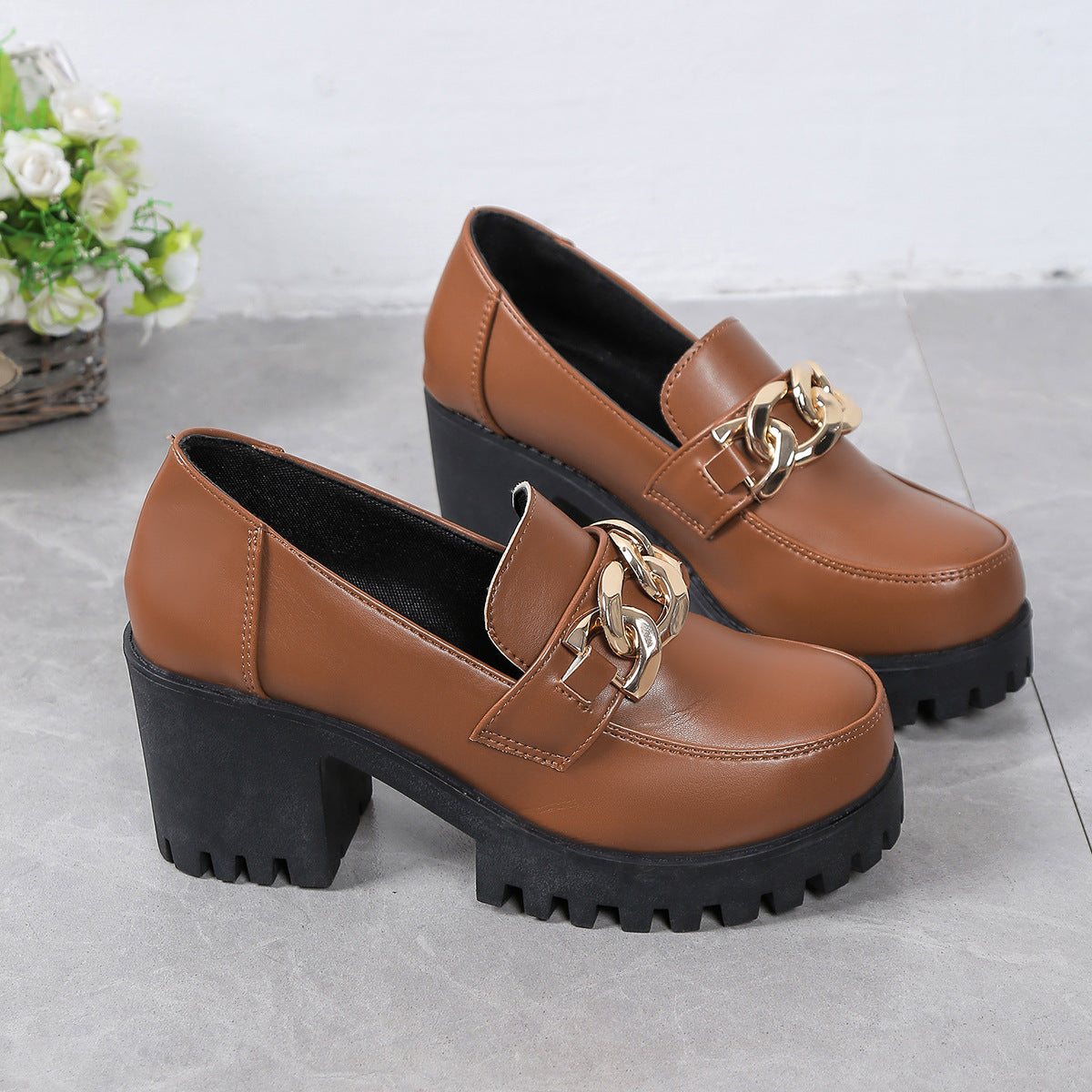 Mocassins Femme en Cuir avec Détail Chaîne Dorée Lucyle