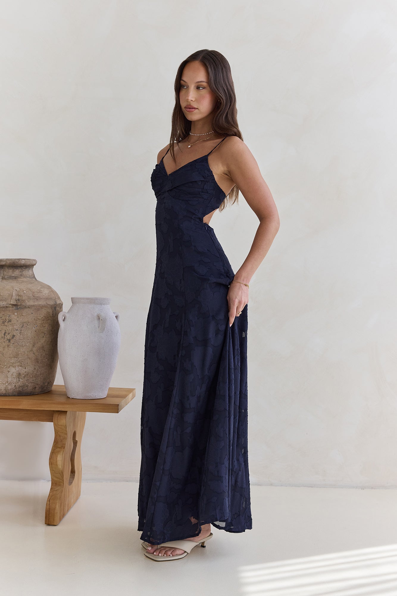 Robe Longue Femme avec Col en V et Détails Plissés Lucyle