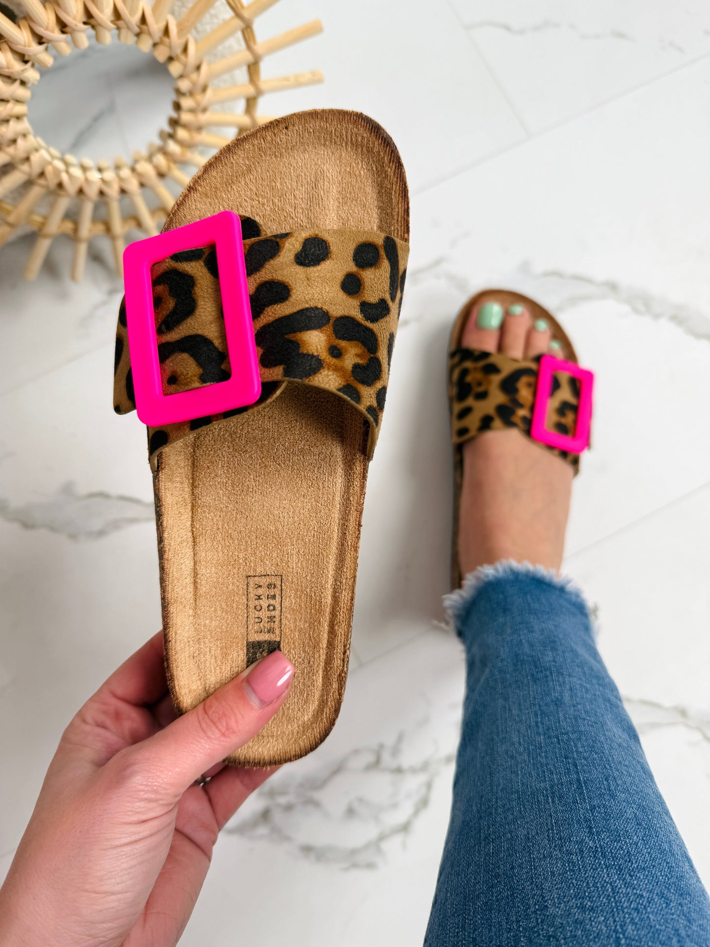 Claquettes Femme avec Imprimé Léopard et Boucle Fuchsia Lucyle