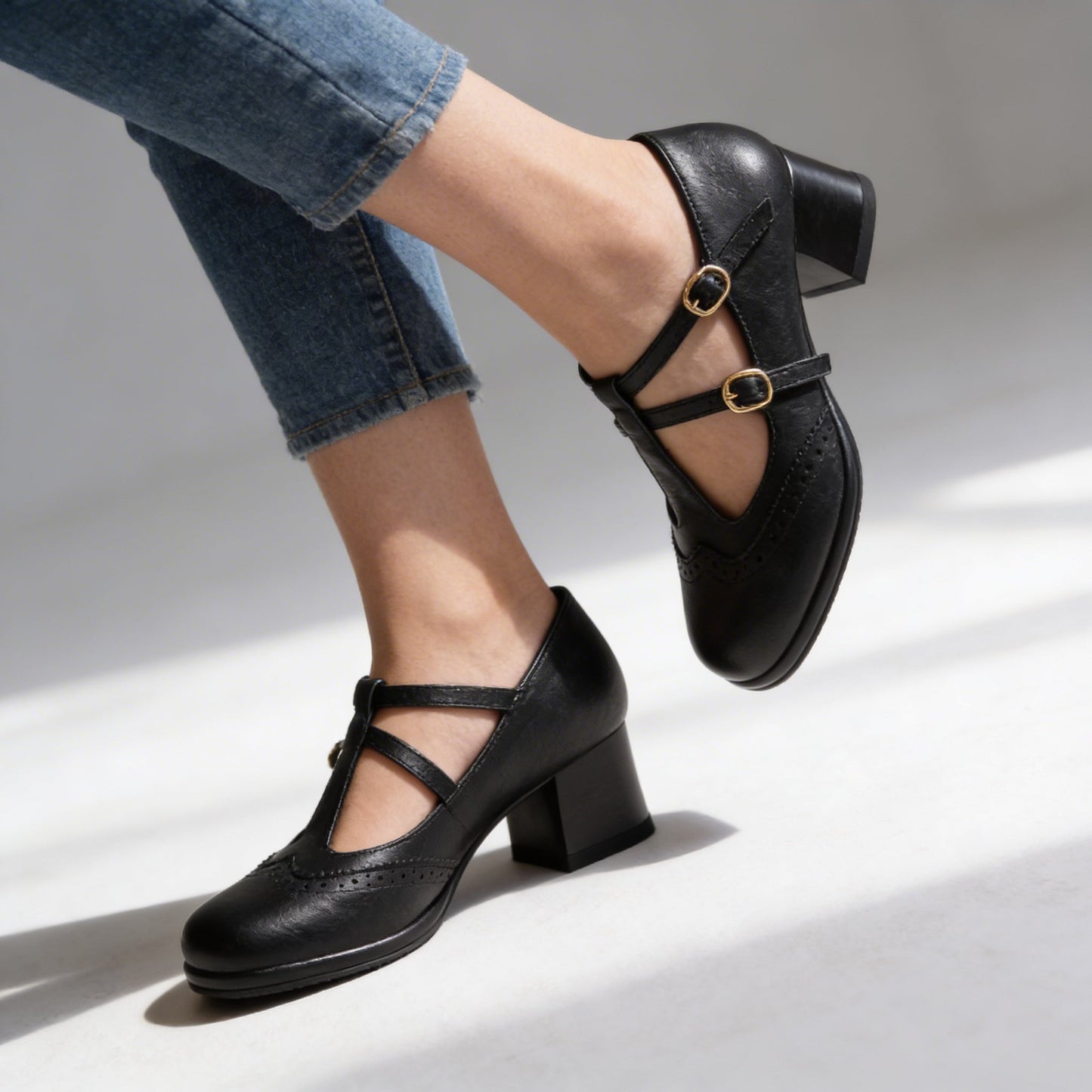 https://cdn.shopify.com/s/files/1/0703/0053/2815/files/Damen_Brogue-Loafer_aus_Glattleder_mit_Doppelriemen_Jully_4.jpg