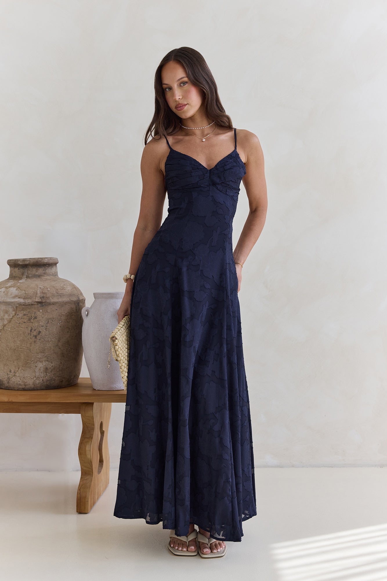 Robe Longue Femme avec Col en V et Détails Plissés Lucyle