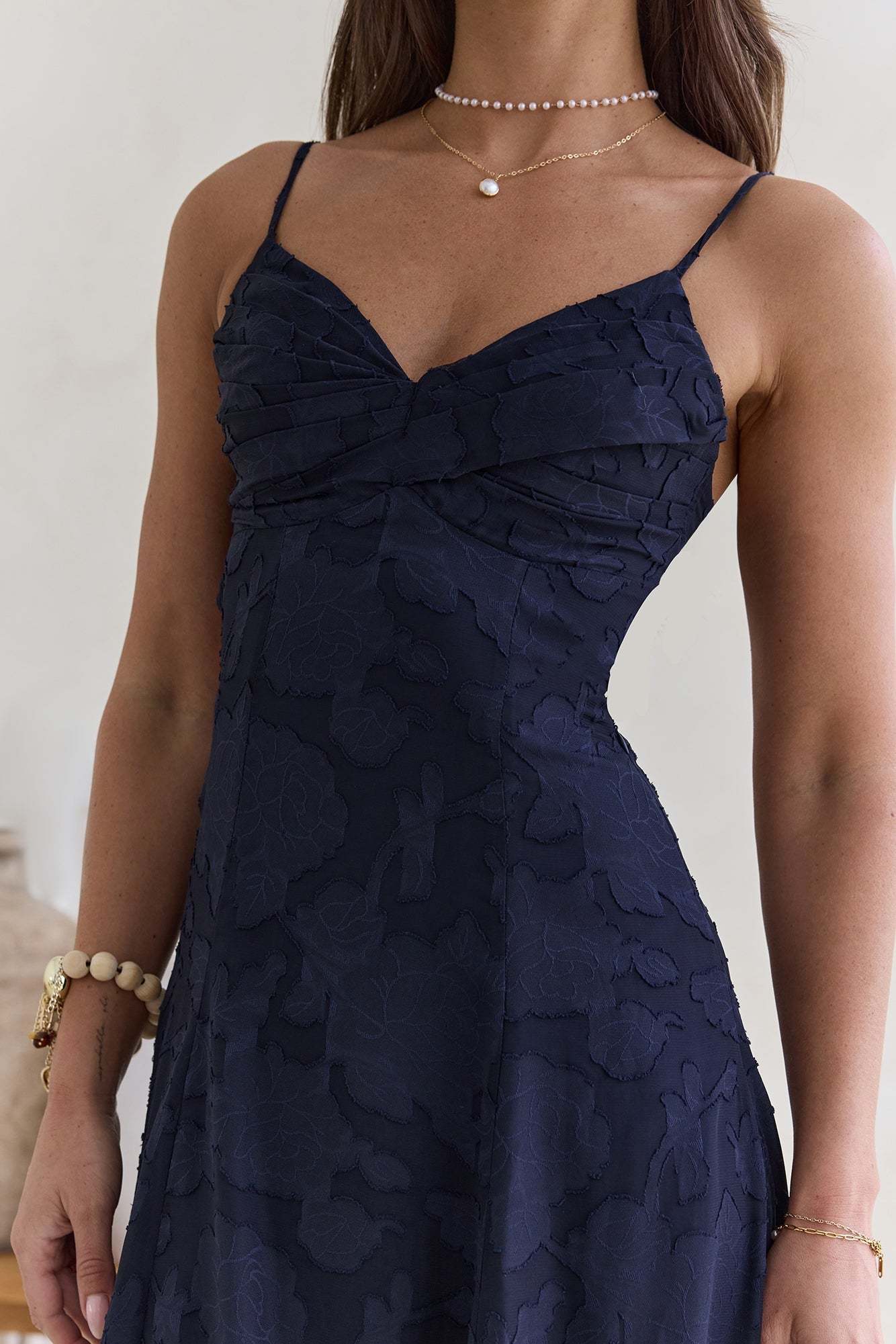Robe Longue Femme avec Col en V et Détails Plissés Lucyle