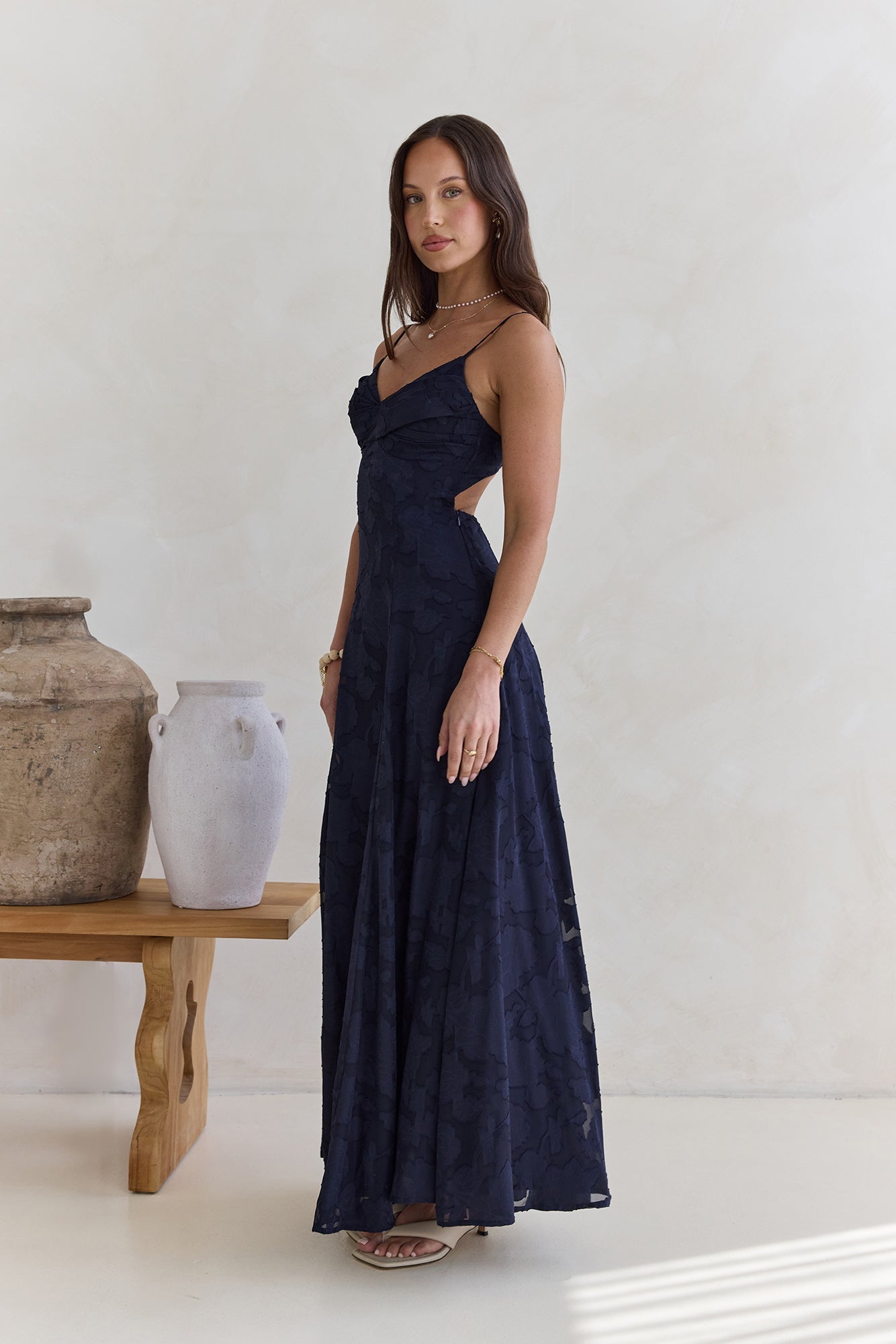 Robe Longue Femme avec Col en V et Détails Plissés Lucyle