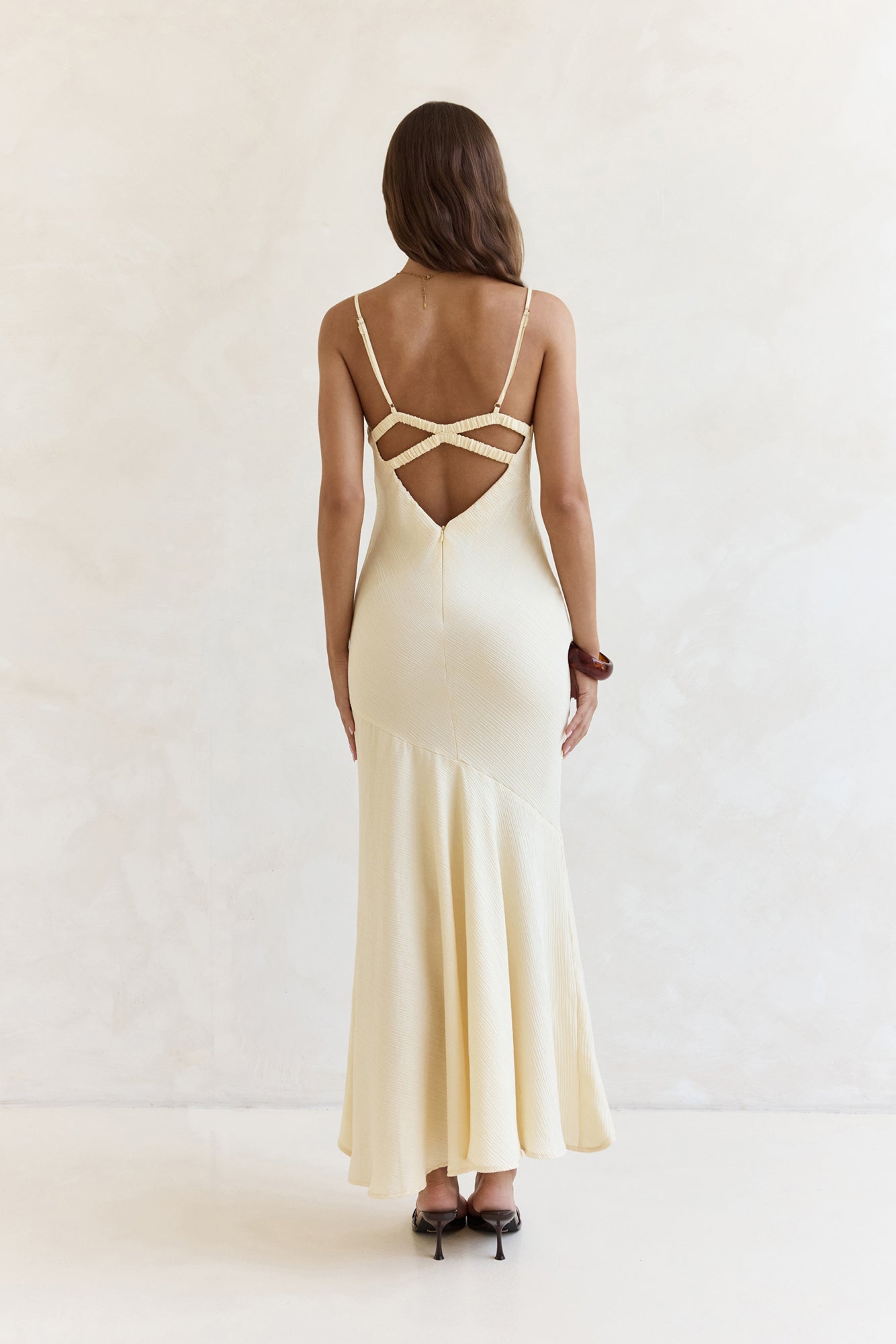 Robe Longue Femme avec Col en V et Ourlet Asymétrique Lucyle