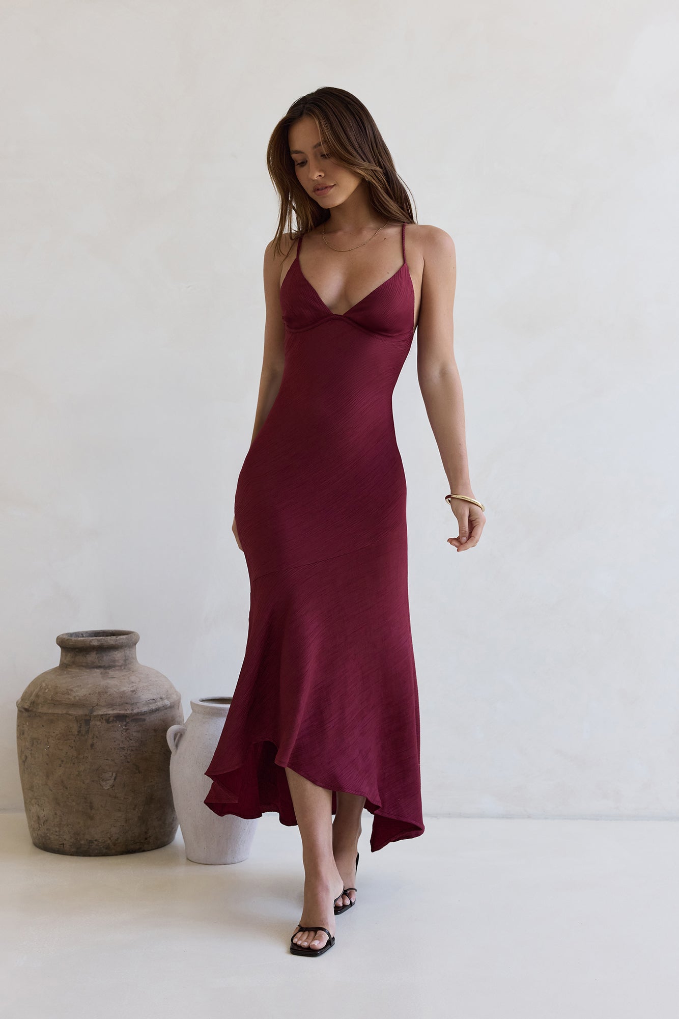 Robe Longue Femme avec Col en V et Ourlet Asymétrique Lucyle