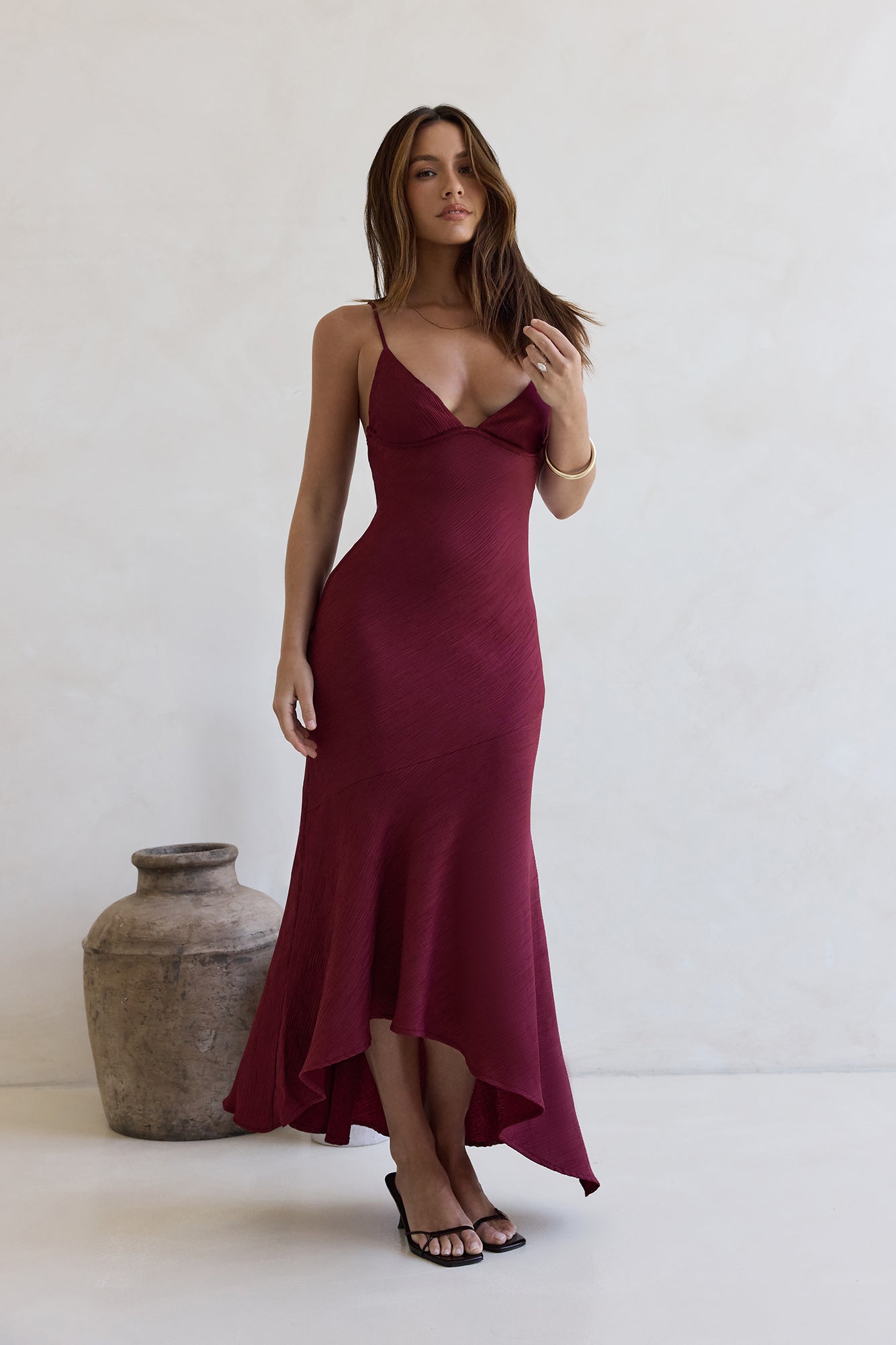 Robe Longue Femme avec Col en V et Ourlet Asymétrique Lucyle