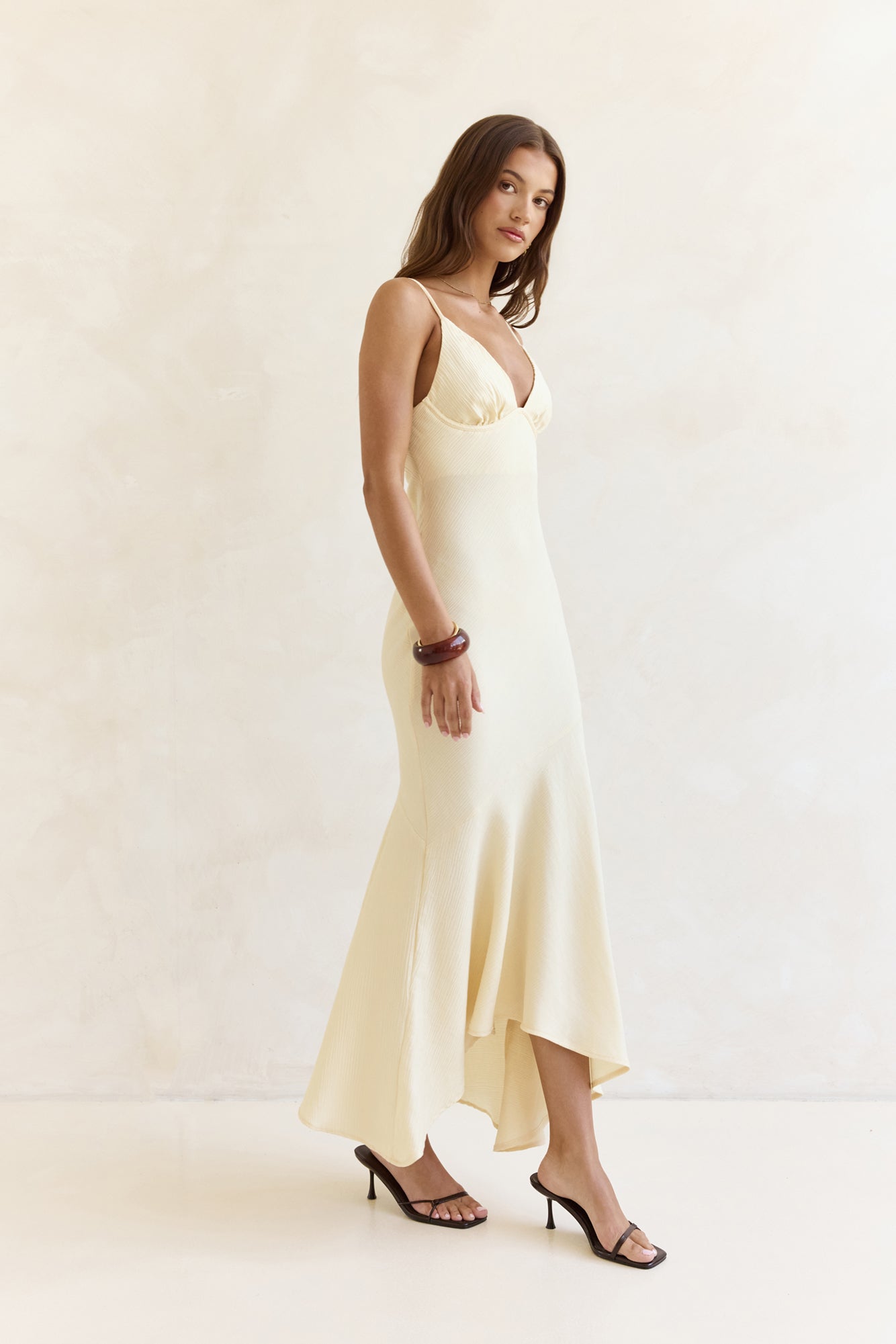 Robe Longue Femme avec Col en V et Ourlet Asymétrique Lucyle