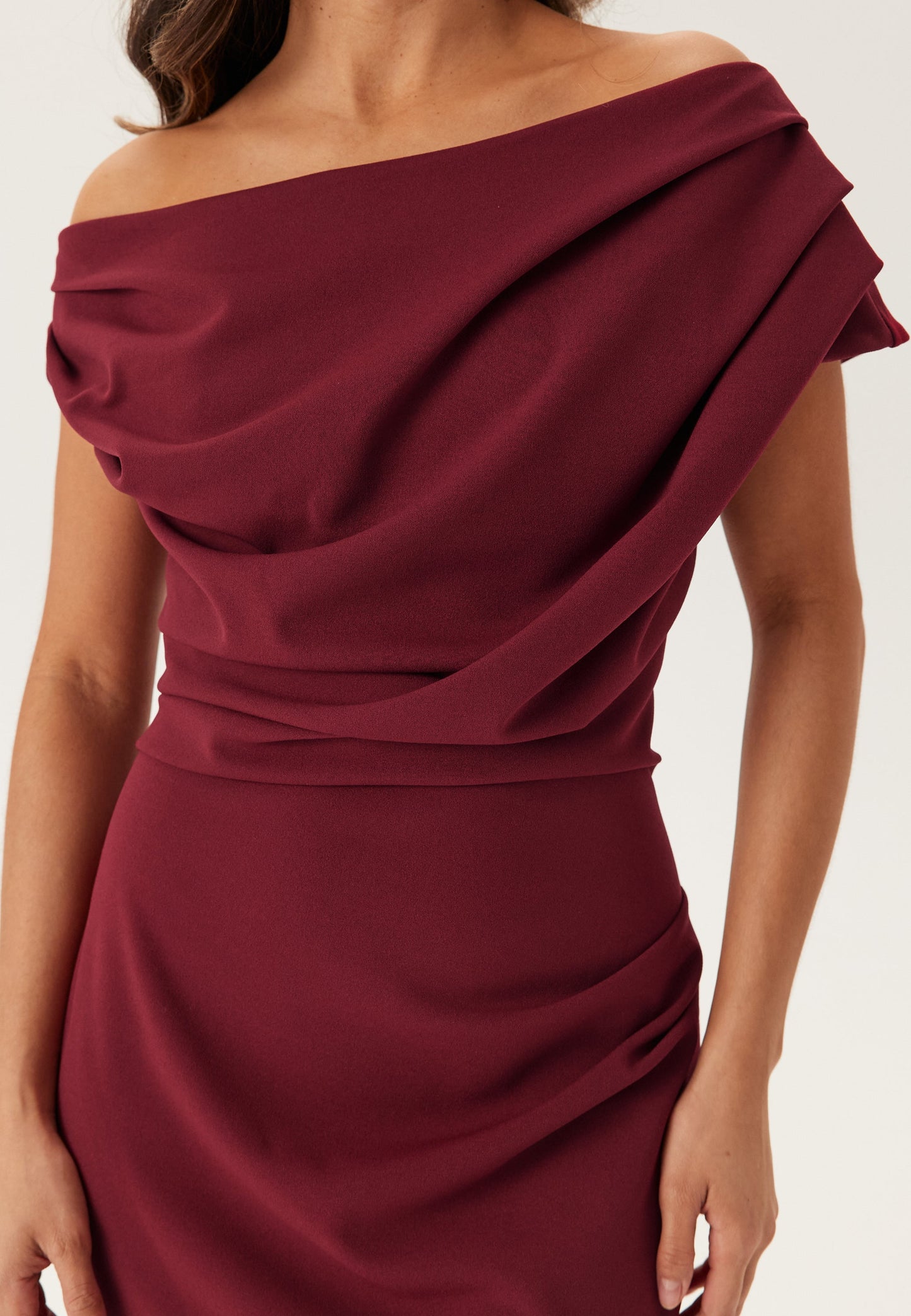 Robe Longue Femme avec Décolleté Asymétrique Lucyle