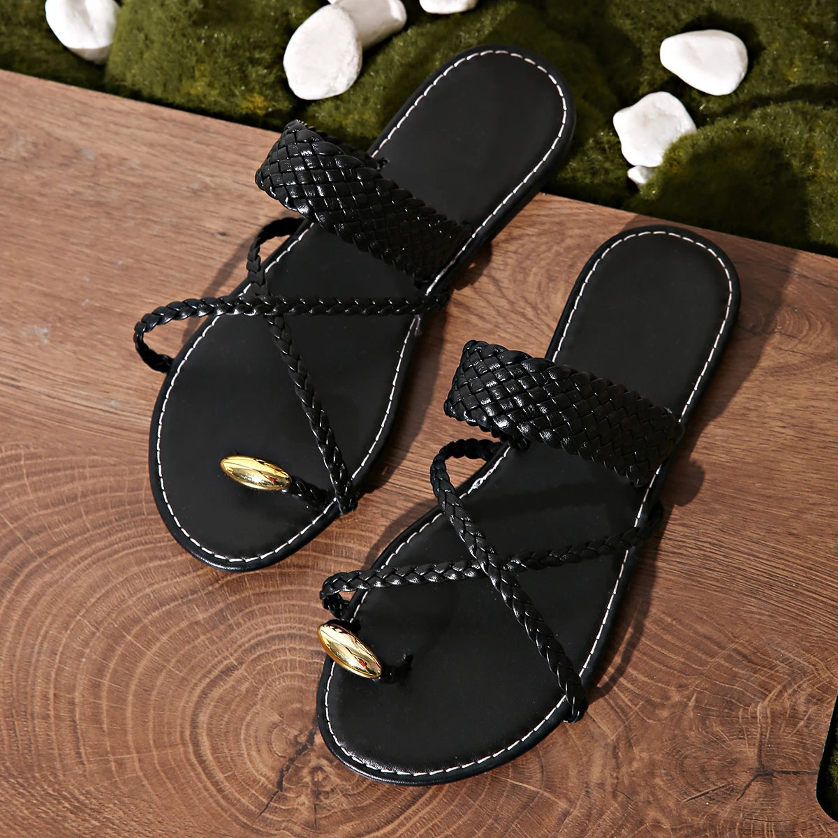 Sandales Femme avec Bride Entre-Orteils et Talon Plat Lucyle