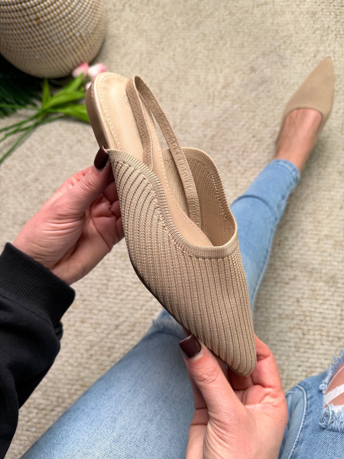 Slip-on Femme avec Bout Pointu et Boucle Dorée Lucyle